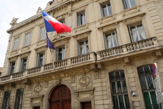 Παραιτήθηκε ο διοικητής της κεντρικής τράπεζας της Γαλλίας